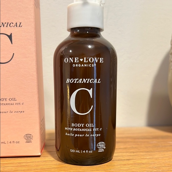 One Love Organics Botanical C Body Oil - Picture 2 of 7